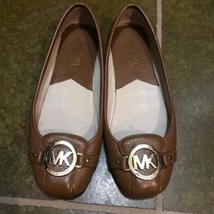 Michael Kors brown/gold flats